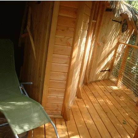Roulotte Cabane D'embranchard Bed & Breakfast *
